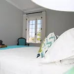 Louro בית הארחה 4*