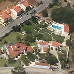 Louro בית הארחה 4*