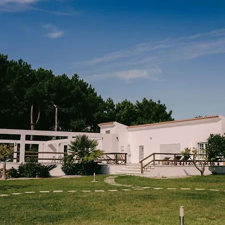 Louro בית הארחה 4*