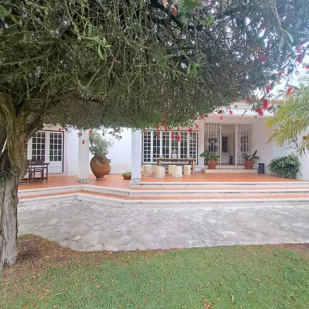 Louro בית הארחה 4*