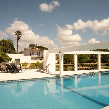 Louro בית הארחה