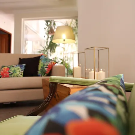 Louro בית הארחה