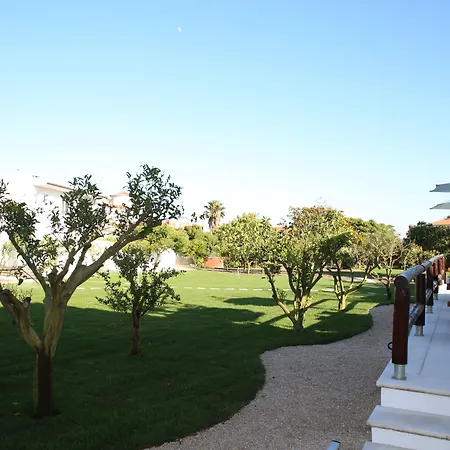 Louro בית הארחה 4*